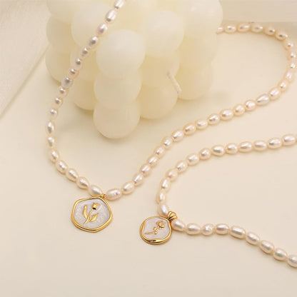 Dollcini Pearl Gyöngy Nyaklánc Virág Medállal – Rózsa vagy Tulipán