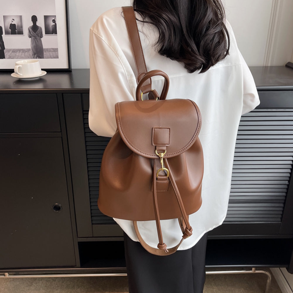 Dollcini Divatos Női Hátizsák – Elegáns és Praktikus Műbőr Táska